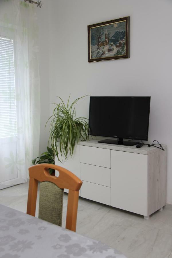 Apartmani Ivankovic Vrisnik Exterior photo